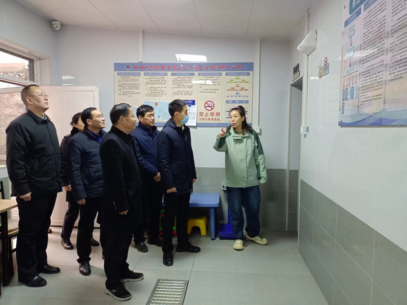 副市长、市公安局局长章银发督导包保幼儿园食品安全主体责任落实